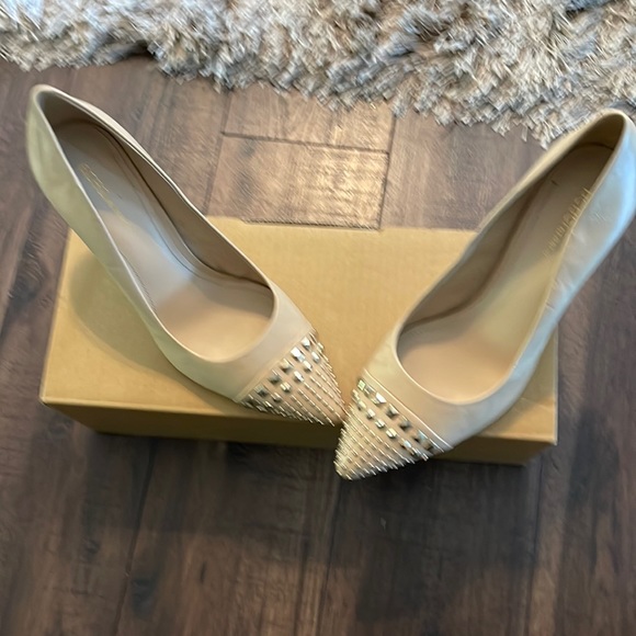 Heels - Picture 1 of 3